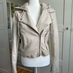 BLANKNYC Women’s Faux Leather Hooded Crop Moto Jacket - small, Chalk